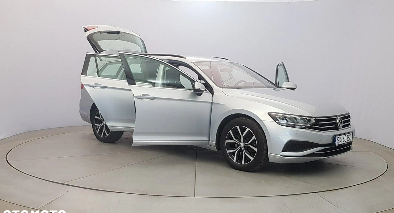 Volkswagen Passat cena 126900 przebieg: 74000, rok produkcji 2019 z Golina małe 562